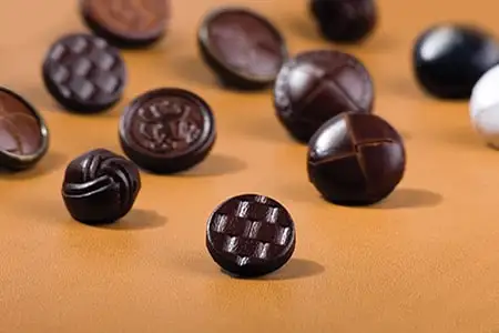 Woven leather buttons in brown and black